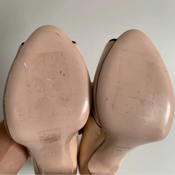 Red Valentino Scalloped Trim Patent leather peep toe pumps pale pink and black - Picture 12 of 14